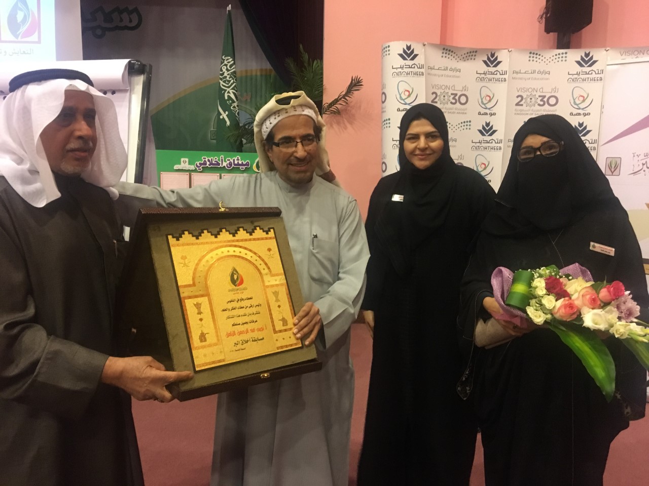 الزامل نحن أبناء النجوم والهندسة الربانية غيرت توجهات علماء ملحدين صحيفة ص برة الإلكترونية