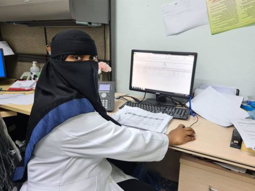 [خاص] في مركزي القطيف.. 15 متخصصاً في 3 برامج لدعم مرضى كورونا صحيفة