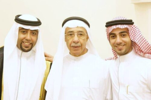 عبدالغني الشماسي مع أولاده محمد وعلي