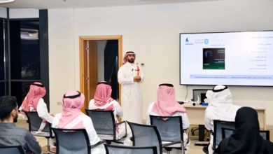 خلال المحاضرة في غرفة الشرقية