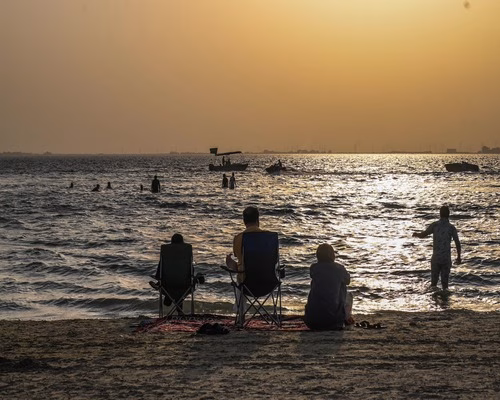 شاطئ نصف القمر